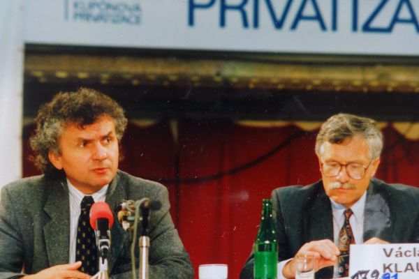 fathers-of-voucher-privatisation-in-czechoslovakia-dusak-triska-left-and-future-czech-pm-and-president-vaclav-havel2C65F356-7AA2-3EA5-6DD1-12BE7CA8AD3B.jpg