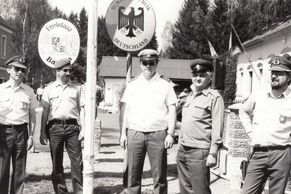 opening-of-borders-with-bavaria-west-germany-in-1990BB9879D2-FEE2-1A9C-18DE-473AEB850EF7.jpg